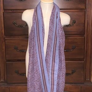 Chase scarf very long and versatile